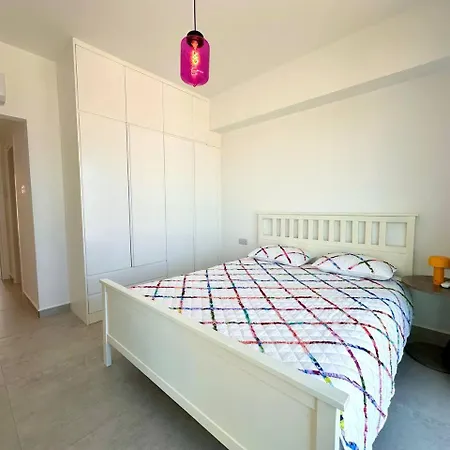 Dejablue, Block A2, Unit 4 דירה Kalogrea