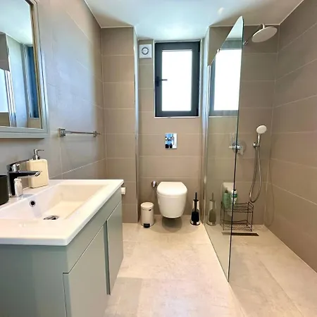 Dejablue, Block A2, Unit 4 * Kalogrea